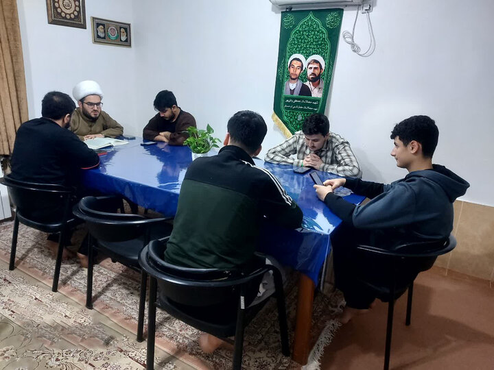 برگزاری جلسه نهج‌البلاغه‌ خوانی در مدرسه علمیه امام جعفر صادق(ع) تالش