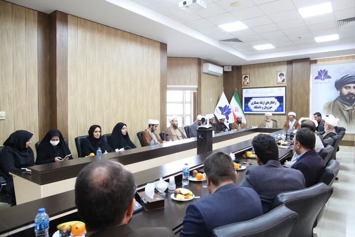 تصاویر /  نشست وحدت حوزه و دانشگاه  در اسدآباد