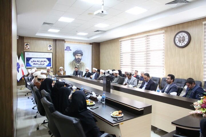 تصاویر /  نشست وحدت حوزه و دانشگاه  در اسدآباد