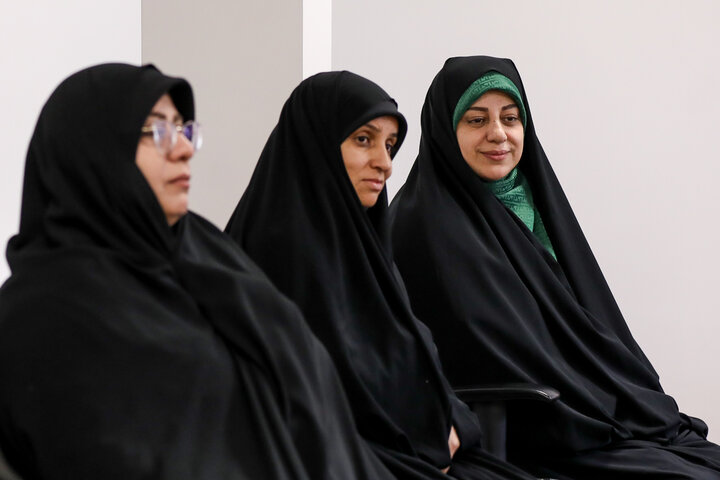 تصاویر / دیدار امام جمعه قزوین  دیدار جمعی از بانوان تاثیرگذار و فعال استان قزوین