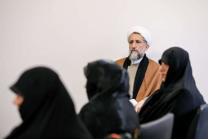 تصاویر / دیدار امام جمعه قزوین  دیدار جمعی از بانوان تاثیرگذار و فعال استان قزوین