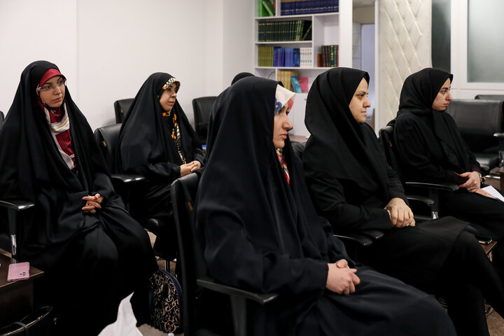 تصاویر / دیدار امام جمعه قزوین  دیدار جمعی از بانوان تاثیرگذار و فعال استان قزوین