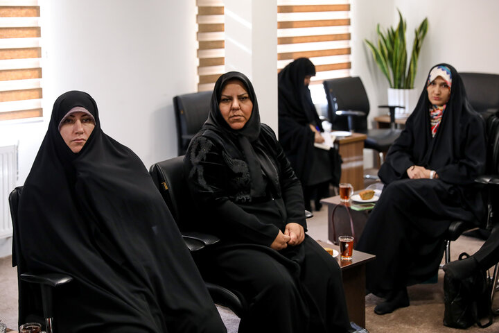 تصاویر / دیدار امام جمعه قزوین  دیدار جمعی از بانوان تاثیرگذار و فعال استان قزوین