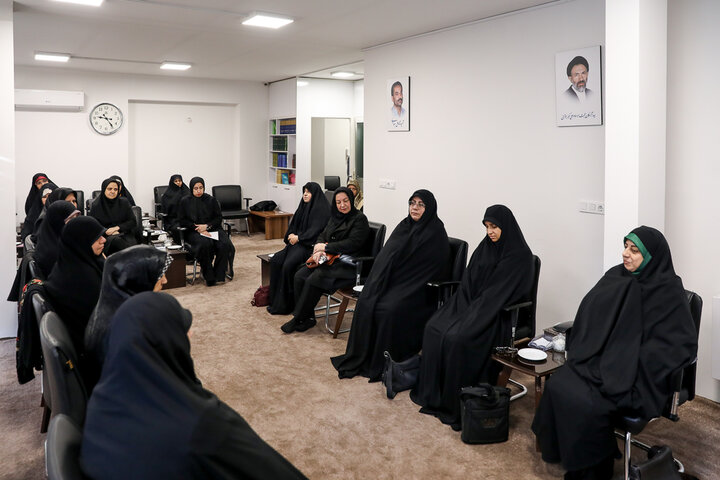 تصاویر / دیدار امام جمعه قزوین  دیدار جمعی از بانوان تاثیرگذار و فعال استان قزوین