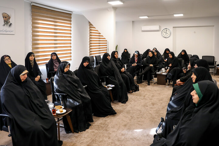 تصاویر / دیدار امام جمعه قزوین  دیدار جمعی از بانوان تاثیرگذار و فعال استان قزوین