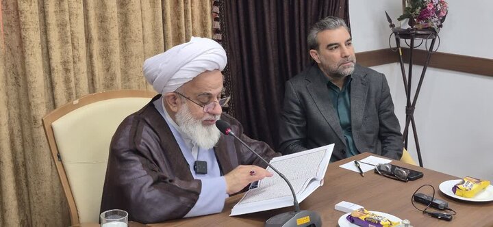 تصاویر / دیدار اعضای ستاد نمازجمعه خواهران با امام جمعه شهرستان آبیک