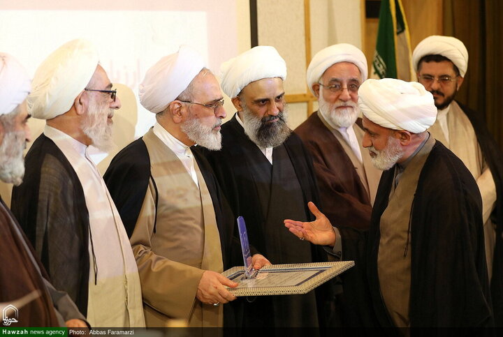 تصاویر / حضور مدری حوزه علمیه قزوین در مراسم اختتامیه شانزدهمین جشنواره علامه حلی در شهر مقدس قم