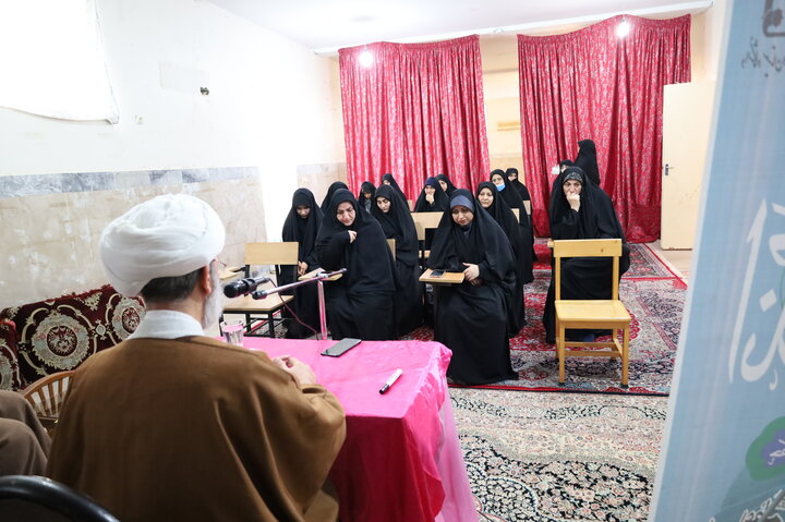 پیش نشست کنگره بین المللی پیامبر اعظم محور وحدت امت اسلامی در اندیشه های قرآنی رهبری در مدرسه علمیه خواهران چابهار