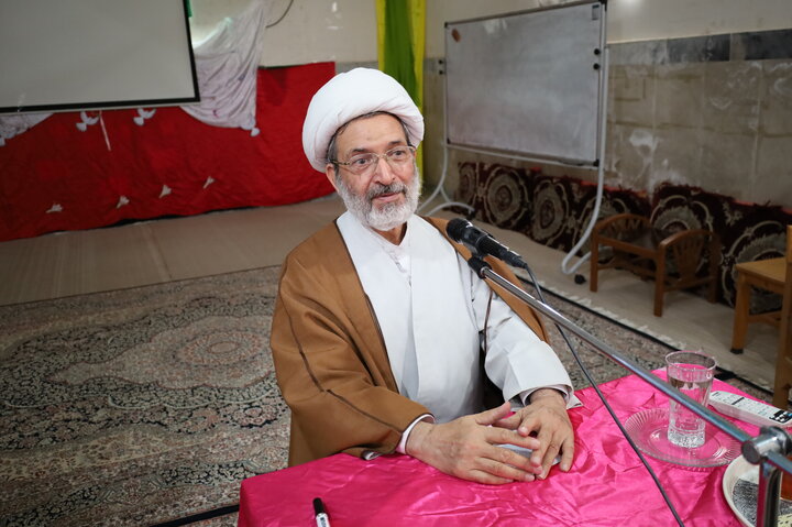 پیش نشست کنگره بین المللی پیامبر اعظم محور وحدت امت اسلامی در اندیشه های قرآنی رهبری در مدرسه علمیه خواهران چابهار