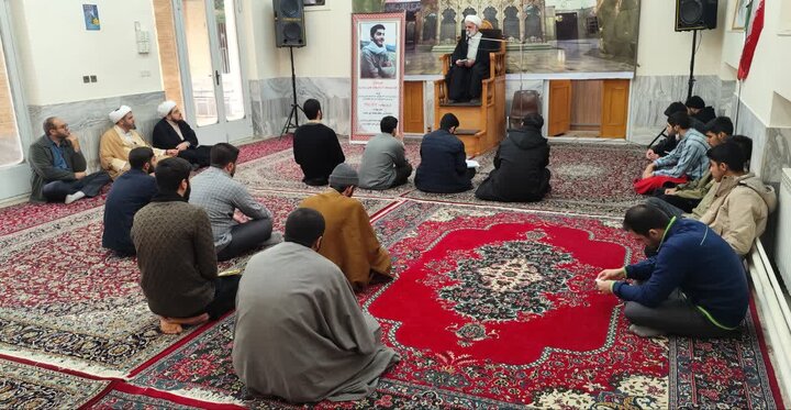 تصاویر/برگزاری برنامه های تهذیبی در مدرسه ولیعصر(عج)بروجرد