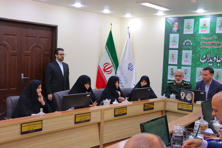 تصاویر/ تجلیل از مادران و همسران شهدای جنگ تحمیلی 12روزه کاشان