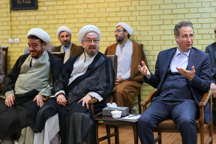 تصاویر | دیدار اعضای کانون وکلای دادگستری استان با نماینده ولی فقیه در آذربایجان شرقی