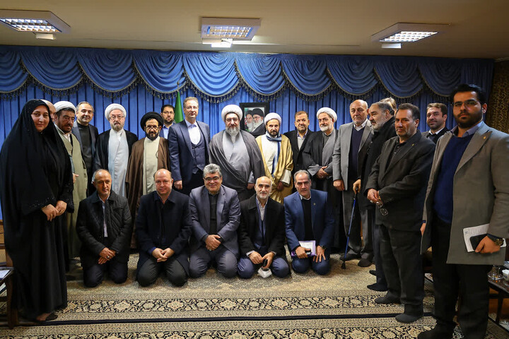 تصاویر | دیدار اعضای کانون وکلای دادگستری استان با نماینده ولی فقیه در آذربایجان شرقی