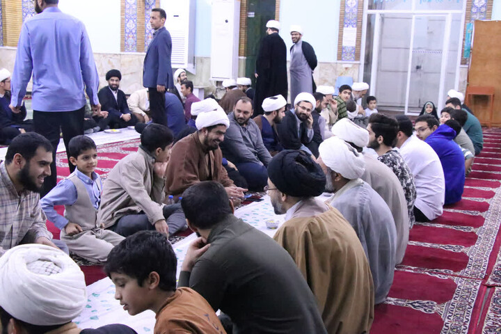 تصاویر/ضیافت خانوادگی طلاب مدرسه علمیه امام خمینی(ره) اهواز