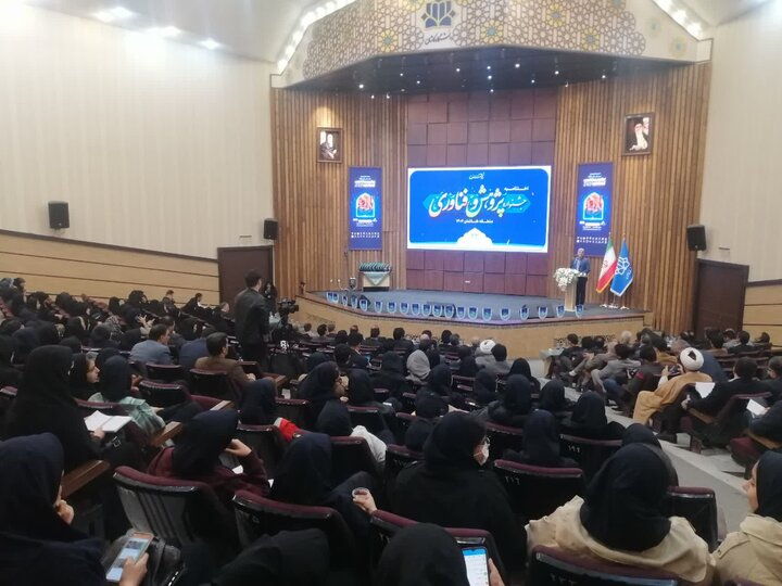 تصاویر/اختتامیه جشنواره هفته پژوهش و فناوری درکاشان