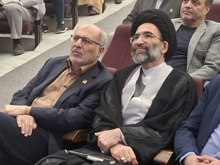 تصاویر/ تجلیل پژوهشگر برتر حوزه علمیه خواهران کاشان در اختتامیه جشنواره هفته پژوهش و فناوری