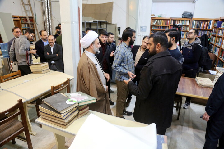 تصاویر/ بازدید خبرنگاران از کتابخانه آیت‌الله‌العظمی گلپایگانی(ره)
