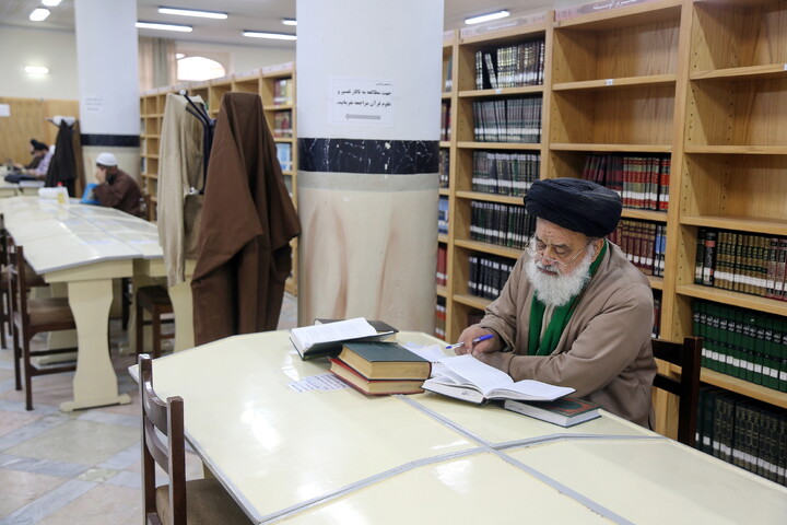 تصاویر/ بازدید خبرنگاران از کتابخانه آیت‌الله‌العظمی گلپایگانی(ره)