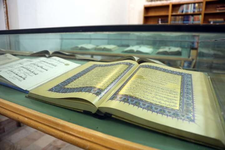 تصاویر/ بازدید خبرنگاران از کتابخانه آیت‌الله‌العظمی گلپایگانی(ره)