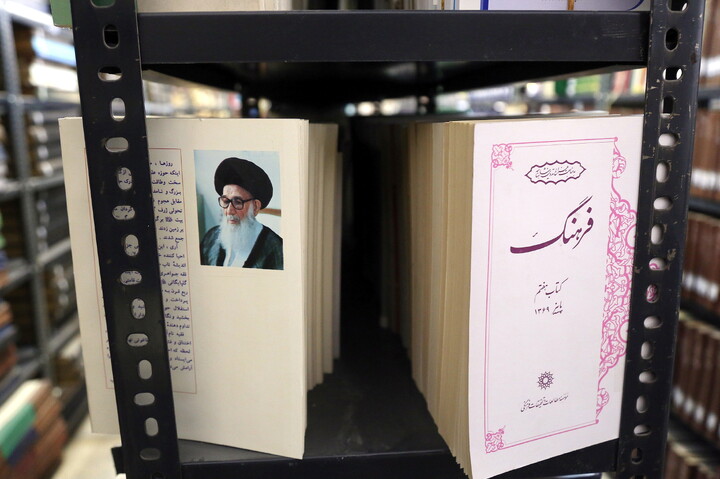 تصاویر/ بازدید خبرنگاران از کتابخانه آیت‌الله‌العظمی گلپایگانی(ره)