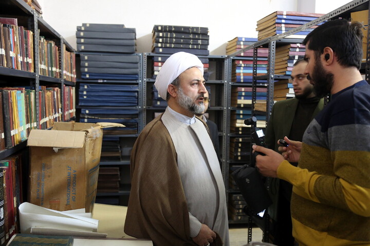 تصاویر/ بازدید خبرنگاران از کتابخانه آیت‌الله‌العظمی گلپایگانی(ره)