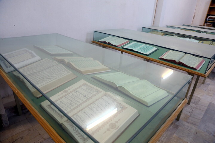 تصاویر/ بازدید خبرنگاران از کتابخانه آیت‌الله‌العظمی گلپایگانی(ره)