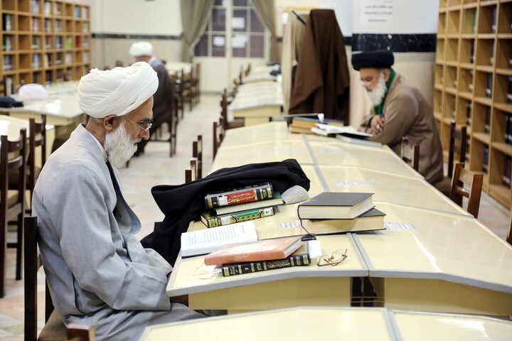 تصاویر/ بازدید خبرنگاران از کتابخانه آیت‌الله‌العظمی گلپایگانی(ره)