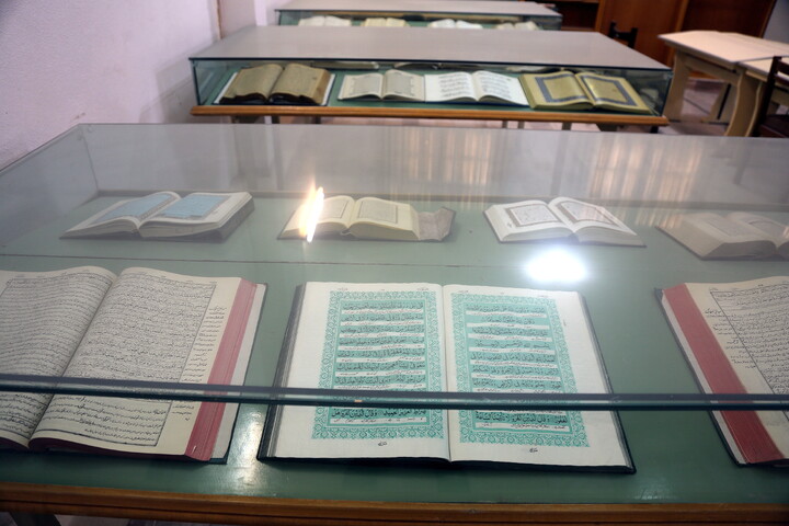 تصاویر/ بازدید خبرنگاران از کتابخانه آیت‌الله‌العظمی گلپایگانی(ره)