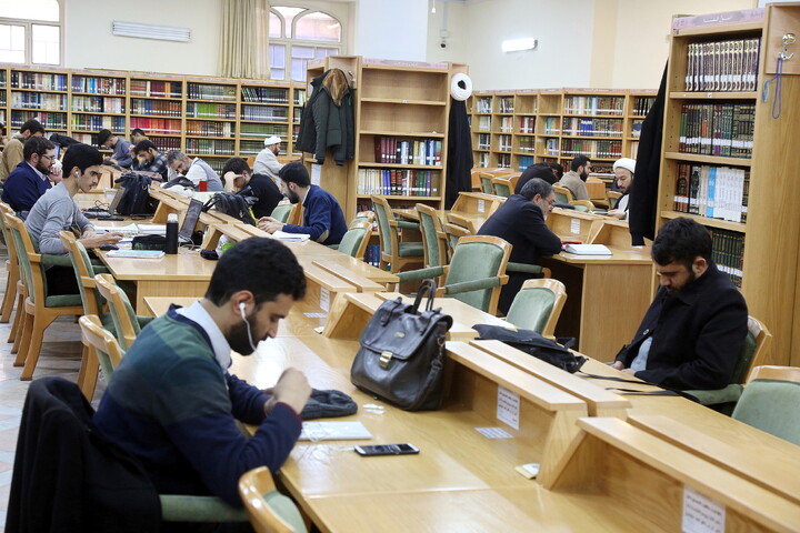 تصاویر/ بازدید خبرنگاران از کتابخانه آیت‌الله‌العظمی گلپایگانی(ره)