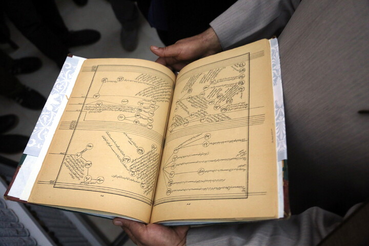 تصاویر/ بازدید خبرنگاران از کتابخانه آیت‌الله‌العظمی گلپایگانی(ره)