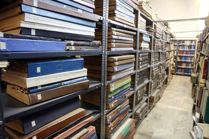 تصاویر/ بازدید خبرنگاران از کتابخانه آیت‌الله‌العظمی گلپایگانی(ره)