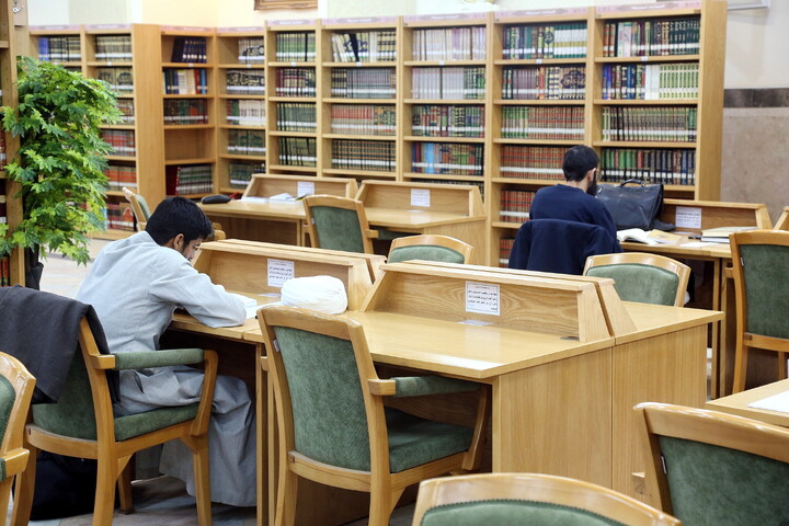 تصاویر/ بازدید خبرنگاران از کتابخانه آیت‌الله‌العظمی گلپایگانی(ره)