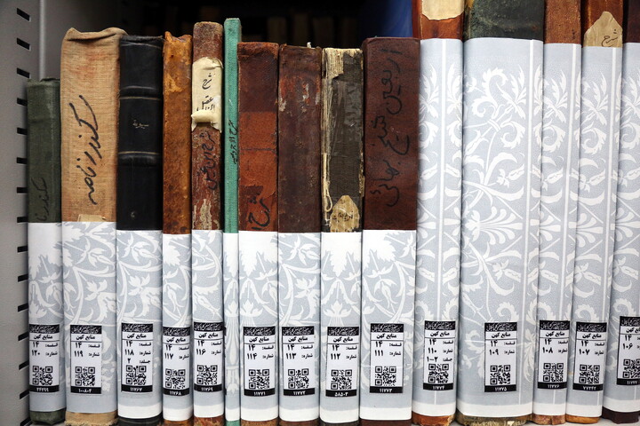 تصاویر/ بازدید خبرنگاران از کتابخانه آیت‌الله‌العظمی گلپایگانی(ره)