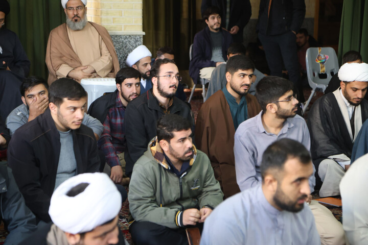 تصاویر / برگزاری درس اخلاق در مدرسه آیت الله آخوند(ره)