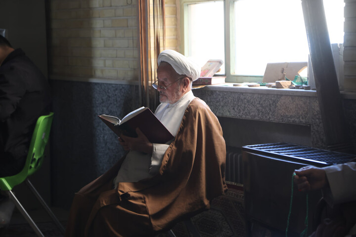 تصاویر / برگزاری درس اخلاق در مدرسه آیت الله آخوند(ره)