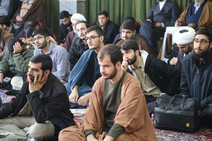 تصاویر / برگزاری درس اخلاق در مدرسه آیت الله آخوند(ره)