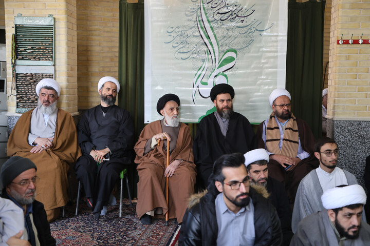 تصاویر / برگزاری درس اخلاق در مدرسه آیت الله آخوند(ره)