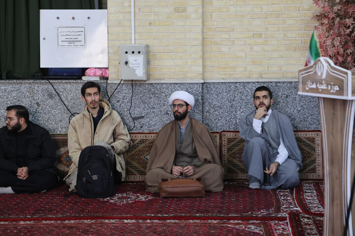 تصاویر / برگزاری درس اخلاق در مدرسه آیت الله آخوند(ره)