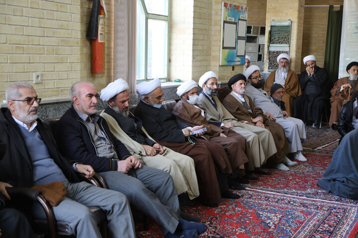 تصاویر / برگزاری درس اخلاق در مدرسه آیت الله آخوند(ره)