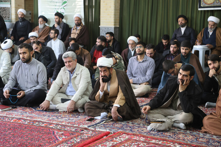 تصاویر / برگزاری درس اخلاق در مدرسه آیت الله آخوند(ره)