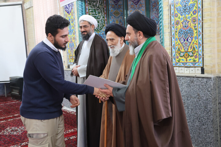 تصاویر / تقدیر از طلاب برتر مدرسه علمیه آیت الله آخوند(ره)