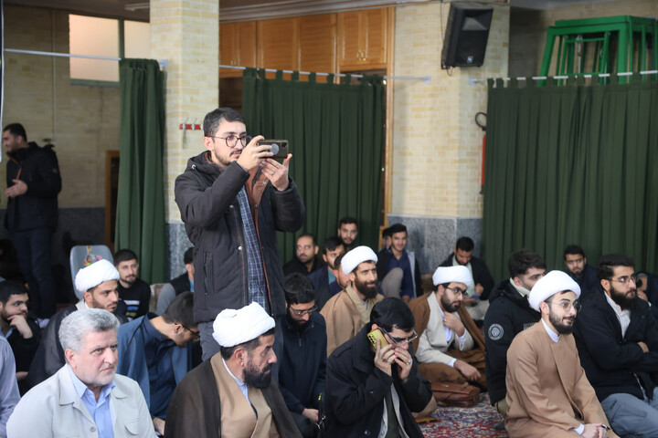 تصاویر / تقدیر از طلاب برتر مدرسه علمیه آیت الله آخوند(ره)