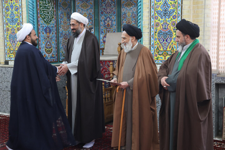 تصاویر / تقدیر از طلاب برتر مدرسه علمیه آیت الله آخوند(ره)