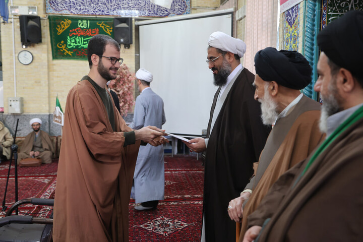 تصاویر / تقدیر از طلاب برتر مدرسه علمیه آیت الله آخوند(ره)