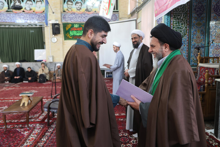 تصاویر / تقدیر از طلاب برتر مدرسه علمیه آیت الله آخوند(ره)