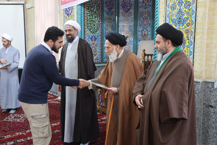 تصاویر / تقدیر از طلاب برتر مدرسه علمیه آیت الله آخوند(ره)