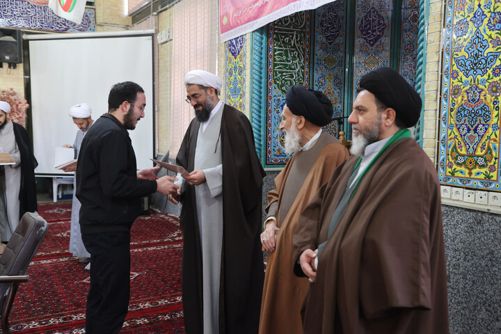 تصاویر / تقدیر از طلاب برتر مدرسه علمیه آیت الله آخوند(ره)