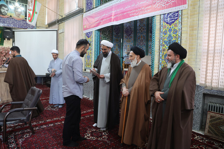 تصاویر / تقدیر از طلاب برتر مدرسه علمیه آیت الله آخوند(ره)
