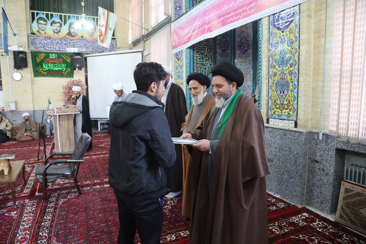 تصاویر / تقدیر از طلاب برتر مدرسه علمیه آیت الله آخوند(ره)