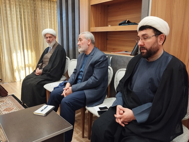 تصاویر / جلسه هم اندیشی و برنامه ریزی مراسم بزرگداشت علامه مصباح (ره) در تبریز